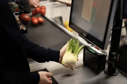 Ultra-fast supermarket checkout using POS software with barcode scanning