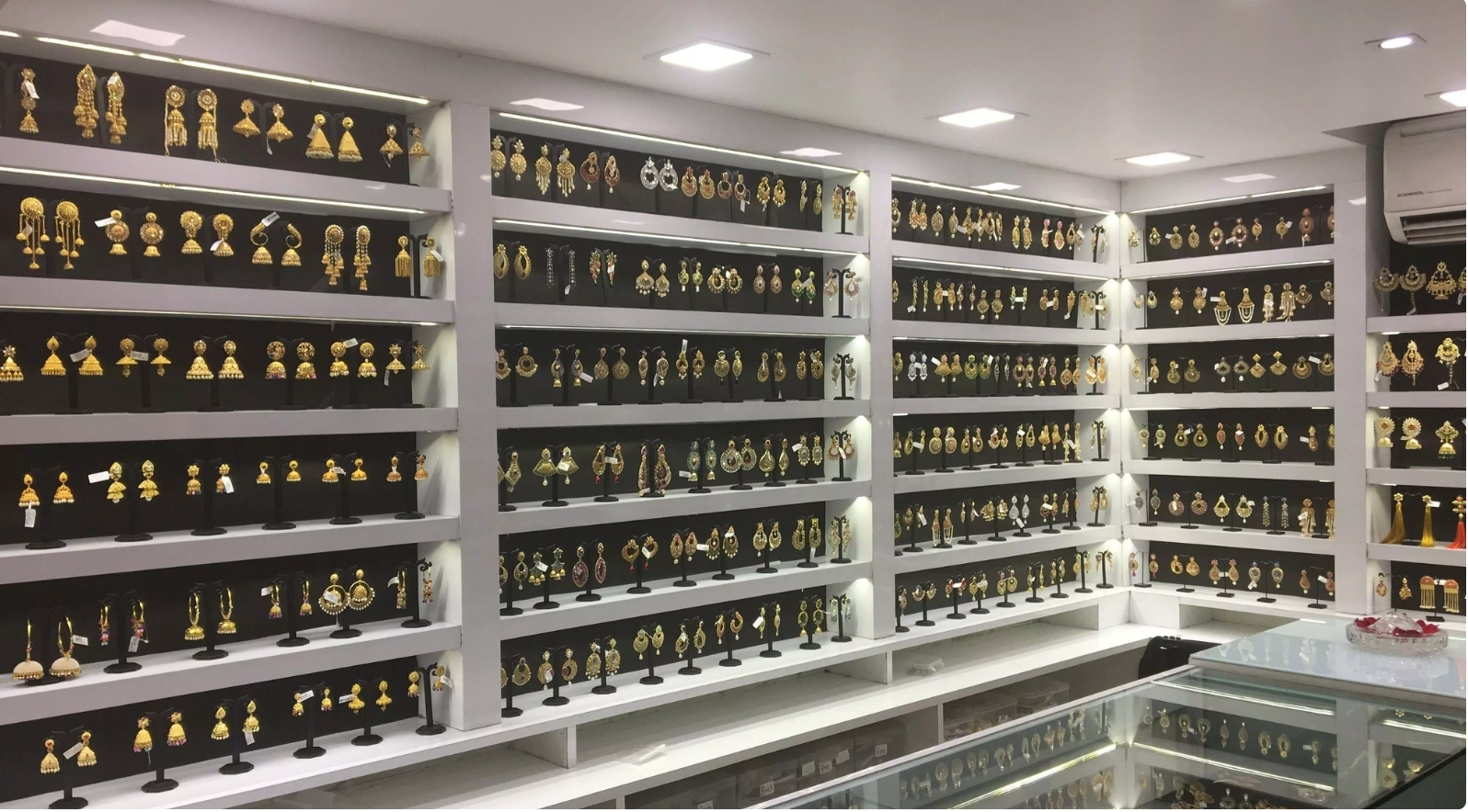 imitation-jewellery-store-image